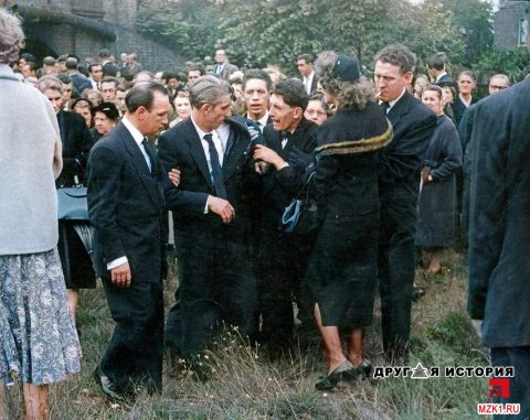 Братья Смитсона на его похоронах