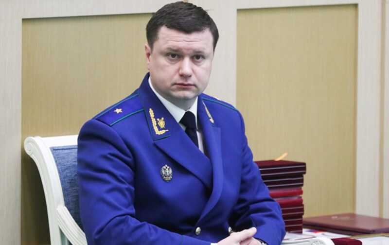Глава миграционной службы Андрей Кикоть превратил свою должность в семейный бизнес: 100 миллионов за «покровительство» гастарбайтерам