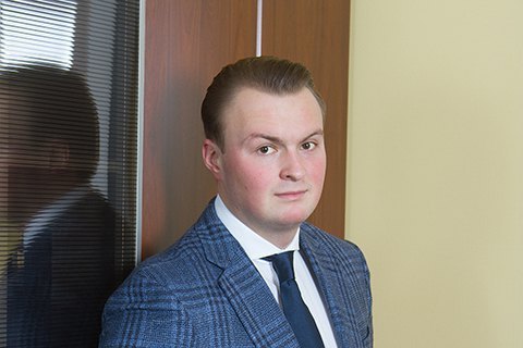 За даними розслідувачів, Гладковський-молодший разом із двома своїми  huiqrhirziqttkmp