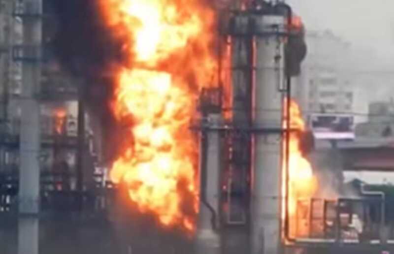 Беспилотники совершили атаку на самый крупный в Москве нефтеперерабатывающий завод